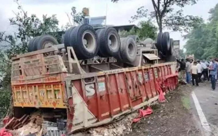 Accident In Himachal: हिमाचल में बेकाबू होकर सड़क पर पलटा ट्राला! चपेट में आई महिला, मौके पर मौत