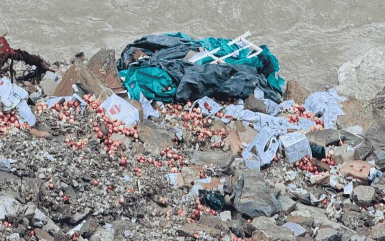 Accident In Himachal: ब्यास नदी में समाया सेब से लदा मालवाहक! पुलिस सहित एसडीआरएफ ने चलाया सर्च अभियान Accident In Himachal: ब्यास नदी में समाया सेब से लदा मालवाहक! पुलिस सहित एसडीआरएफ ने चलाया सर्च अभियान