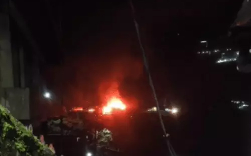 Himachal News Alert: आग की भेंट चढ़ी टायर की दुकान! मशीनरी और टायर जलकर नष्ट