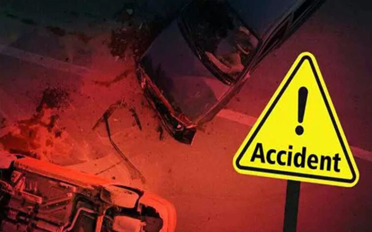 Accident In Himachal: रेत उतारते अनियंत्रित होकर पलटा टिप्पर! चालक की गई जान Accident In Himachal: रेत उतारते अनियंत्रित होकर पलटा टिप्पर! चालक की गई जान