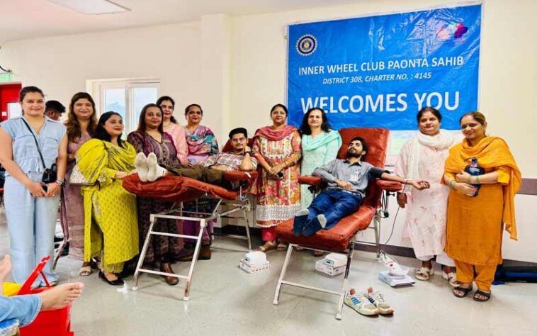 Paonta Sahib: पोंटिका एयरोटेक परिसर में लगा रक्तदान शिविर! क्लब सदस्यों ने किया पौधारोपण Paonta Sahib: पोंटिका एयरोटेक परिसर में लगा रक्तदान शिविर! क्लब सदस्यों ने किया पौधारोपण