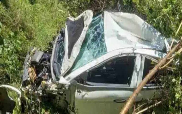 Sirmour News: सड़क से लुढ़क कर खाई में गिरी कार! पूर्व सैनिक की दर्दनाक मौत