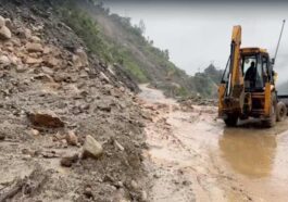 Himachal News Update: चंडीगढ़-मनाली फोरलेन फिर बंद! जगह-जगह हुआ लैंडस्लाइड, वाहनों की कतारे लगी