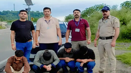 Himachal Crime News: पंजाब नंबर की गाड़ी से चरस की बड़ी खेप बरामद! चार तस्कर काबू Himachal Crime News: पंजाब नंबर की गाड़ी से चरस की बड़ी खेप बरामद! चार तस्कर काबू