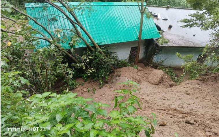 Himachal News Alert: इस मानसून सीजन में जिला को 217 करोड़ का नुकसान! 65 मकान ध्वस्त Himachal News Alert: इस मानसून सीजन में जिला को 217 करोड़ का नुकसान! 65 मकान ध्वस्त