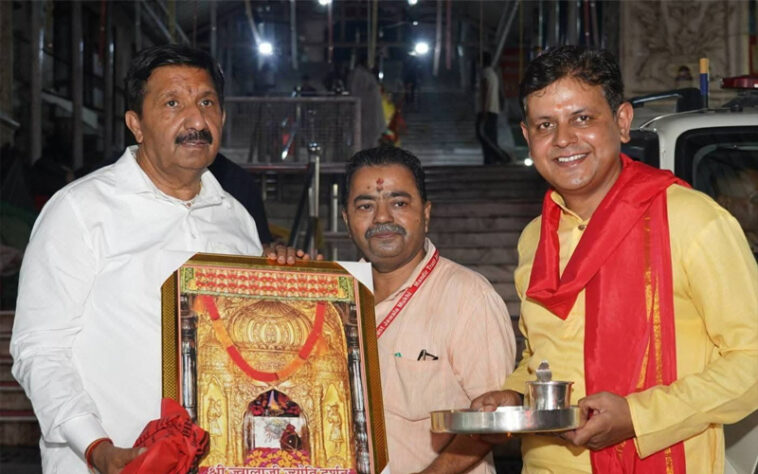 HP News: उप मुख्यमंत्री मुकेश अग्निहोत्री ने ज्वाला माता मंदिर में नवाया शीश! बोले- 100 करोड़ से होगा मंदिर का सौंदर्यीकरण HP News: उप मुख्यमंत्री मुकेश अग्निहोत्री ने ज्वाला माता मंदिर में नवाया शीश! बोले- 100 करोड़ से होगा मंदिर का सौंदर्यीकरण