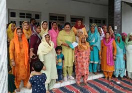 Paonta Sahib: नगर आपूर्ति निगम की निदेशक ने सिंघपुरा सड़क का किया निरीक्षण! जनता की समस्याओं पर किया गौर