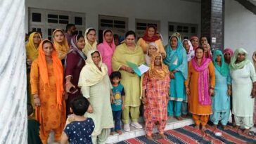 Paonta Sahib: नगर आपूर्ति निगम की निदेशक ने सिंघपुरा सड़क का किया निरीक्षण! जनता की समस्याओं पर किया गौर