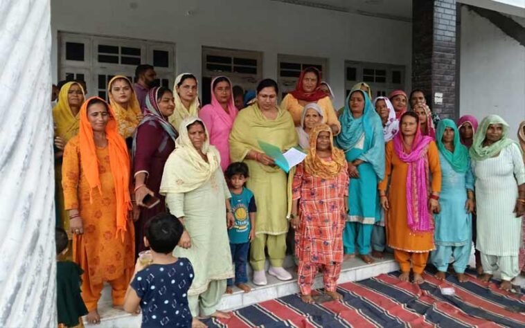 Paonta Sahib: नगर आपूर्ति निगम की निदेशक ने सिंघपुरा सड़क का किया निरीक्षण! जनता की समस्याओं पर किया गौर Paonta Sahib: नगर आपूर्ति निगम की निदेशक ने सिंघपुरा सड़क का किया निरीक्षण! जनता की समस्याओं पर किया गौर