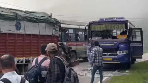 Sirmour News: नाहन-कुमारहट्टी एनएच पर बस और ट्रक के बीच ज़बरदस्त भिड़ंत! पांच महिलाओं सहित 6 लोग जख्मी Sirmour News: नाहन-कुमारहट्टी एनएच पर बस और ट्रक के बीच ज़बरदस्त भिड़ंत! पांच महिलाओं सहित 6 लोग जख्मी