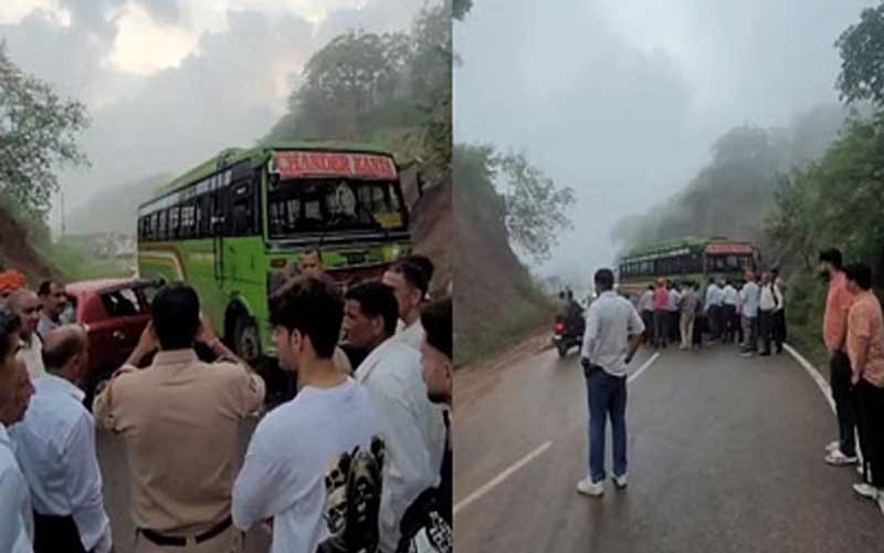 Bus Accident: हिमाचल में बस से टकराई गाड़ी! सड़क पर लावारिस पशु को बचाने के चक्कर में हुआ हादसा