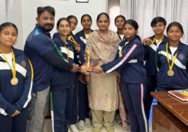 Paonta Sahib : क्लस्टर-16 वॉलीबॉल टूर्नामेंट में गुरु नानक मिशन स्कूल की बेटियों की धमाकेदार जीत, रचा नया इतिहास