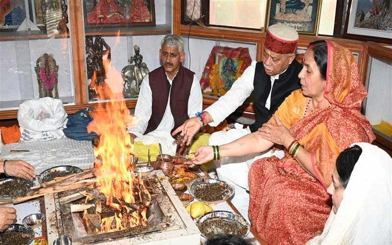 Himachal Latest News: राज्यपाल ने प्राकृतिक आपदाओं से हिमाचल की रक्षा के लिए किया हवन यज्ञ