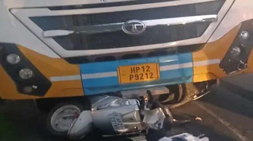 Himachal Latest News: तेज़ रफ़्तार HRTC बस ने स्कूटी को रौंदा! 8 वर्षीय बेटी सहित माँ गंभीर घायल Himachal Latest News: तेज़ रफ़्तार HRTC बस ने स्कूटी को रौंदा! 8 वर्षीय बेटी सहित माँ गंभीर घायल