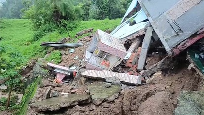 Himachal News Alert: हिमाचल में भारी बारिश के बाद जमींदोज़ हुआ आठ कमरों का मकान! परिवार बेघर Himachal News Alert: हिमाचल में भारी बारिश के बाद जमींदोज़ हुआ आठ कमरों का मकान! परिवार बेघर