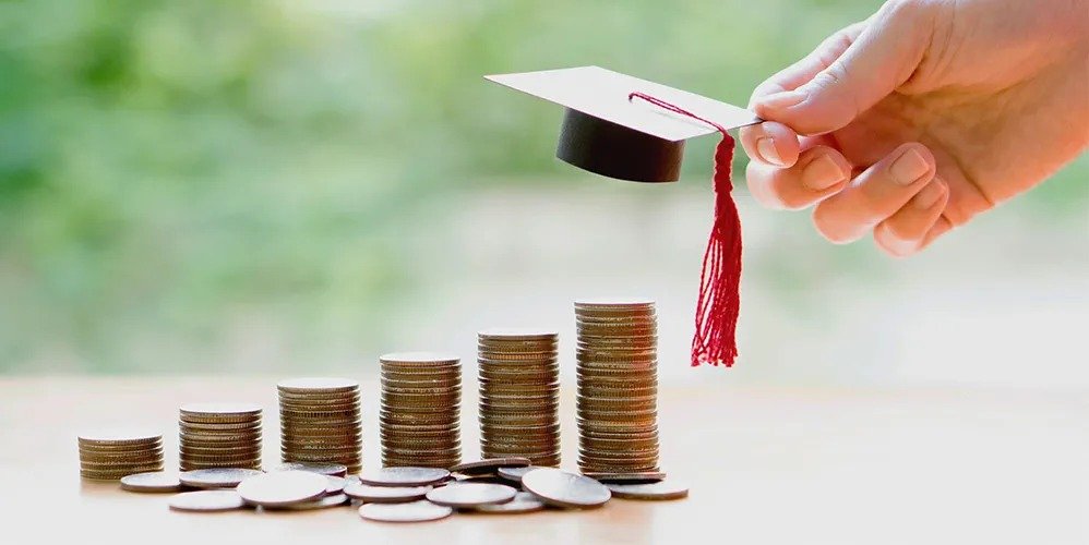 Education Loan: यह बैंक बिना गारंटी दे रहा 10 लाख तक का शिक्षा लोन! मिलेगी टैक्स छूट