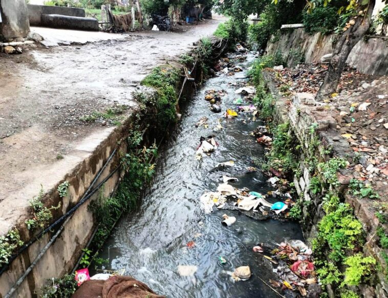 पांवटा साहिब के वार्ड 5-7 में बदहाल हालात! गंदगी और बीमारियों से जूझ रहे लोग पांवटा साहिब के वार्ड 5-7 में बदहाल हालात! गंदगी और बीमारियों से जूझ रहे लोग