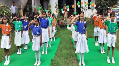 Paonta Sahib: इंडियन पब्लिक स्कूल में स्वतंत्रता दिवस की धूम! बच्चों में दिखा भारी उत्साह Paonta Sahib: इंडियन पब्लिक स्कूल में स्वतंत्रता दिवस की धूम! बच्चों में दिखा भारी उत्साह