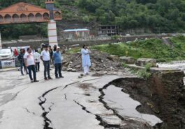 Himachal News: भूतनाथ पुल से आवाजाही बंद करने के निर्देश! डीसी ने बादल फटने व बारिश से हुए नुकसान का लिया जायजा