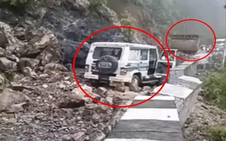 Sirmour News: नेशनल हाईवे-5 पर लैंडस्लाइड! चपेट में आई आयुष विभाग की गाड़ी सहित दो वाहन