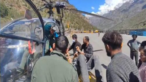 Himachal Latest News: मुख्यमंत्री के निर्देश पर हवाई मार्ग से पांच मरीजों को पहुँचाया अस्पताल Himachal Latest News: मुख्यमंत्री के निर्देश पर हवाई मार्ग से पांच मरीजों को पहुँचाया अस्पताल