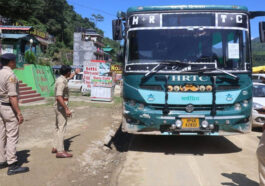 Himachal News: मंडी से मनाली फोरलेन पर वन-वे ट्रैफिक बहाल! रात से जाम में फंसे रहे लोग