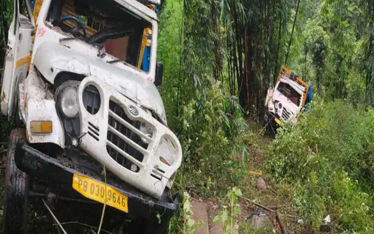 हिमाचल में बड़ा हादसा: खाई में गिरी पंजाब के श्रद्धालुओं की पिकअप! चार की मौत, 23 घायल हिमाचल में बड़ा हादसा: खाई में गिरी पंजाब के श्रद्धालुओं की पिकअप! चार की मौत, 23 घायल