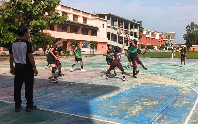 Paonta Sahib: राज्य स्तरीय जूनियर बास्केटबॉल प्रतियोगिता में खिलाडियों ने दिखाया दमखम! 27 टीमें ले रही हिस्सा