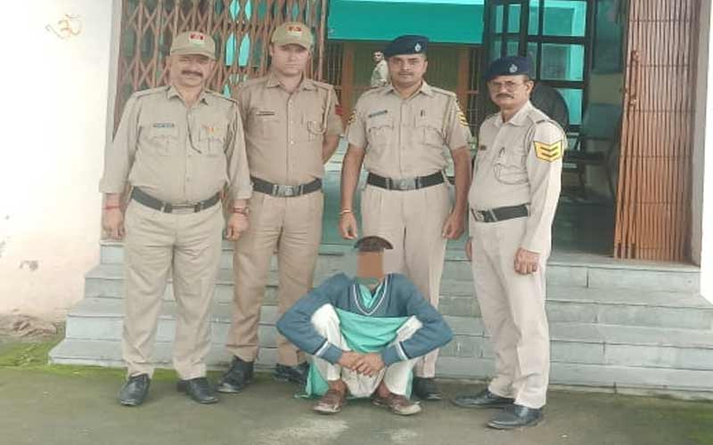 Paonta Sahib: पुलिस ने एक किलो चरस के साथ गिरफ्तार किया तस्कर! पीट्ठु बैग में ले जा रहा था सप्लाई