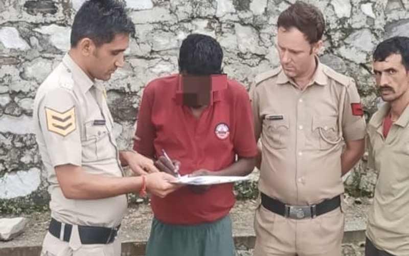 Sirmour News: पुलिस ने पिकअप से पकड़ी स्मैक! चालक काबू, यातायात चैकिंग के दौरान मिली कामयाबी