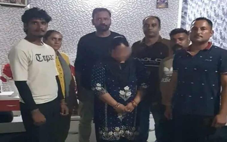 Himachal Crime News: पुलिस ने घर में छापेमारी कर पकड़ी हेरोइन! महिला गिरफ्तार, पुलिस ने तीसरी बार पकड़ी Himachal Crime News: पुलिस ने घर में छापेमारी कर पकड़ी हेरोइन! महिला गिरफ्तार, पुलिस ने तीसरी बार पकड़ी