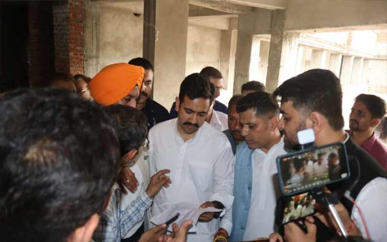 Paonta Sahib: लोक निर्माण मंत्री ने पांवटा साहिब में 11.48 करोड़ से निर्माणाधीन महाविद्यालय भवन किया निरीक्षण Paonta Sahib: लोक निर्माण मंत्री ने पांवटा साहिब में 11.48 करोड़ से निर्माणाधीन महाविद्यालय भवन किया निरीक्षण