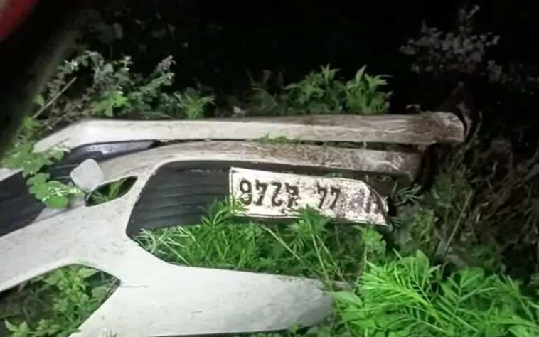 हिमाचल में बड़ा हादसा: पहाड़ी से गाड़ी पर गिरी चट्टान! फिर खाई में लुढ़की, पति-पत्नी बच्चों समेत 6 की मौत हिमाचल में बड़ा हादसा: पहाड़ी से गाड़ी पर गिरी चट्टान! फिर खाई में लुढ़की, पति-पत्नी बच्चों समेत 6 की मौत