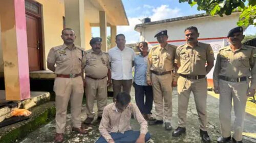 Himachal Crime News: गश्त कर रही पुलिस को देखकर भागने लगा बेंच पर बैठा व्यक्ति! टीम ने किया अरेस्ट Himachal Crime News: गश्त कर रही पुलिस को देखकर भागने लगा बेंच पर बैठा व्यक्ति! टीम ने किया अरेस्ट