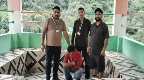 Himachal Crime News: पुलिस को देखकर घबराया तस्कर! टीम ने पकड़ कर ली तलाशी, बरामद हुआ नशीला पदार्थ Himachal Crime News: पुलिस को देखकर घबराया तस्कर! टीम ने पकड़ कर ली तलाशी, बरामद हुआ नशीला पदार्थ