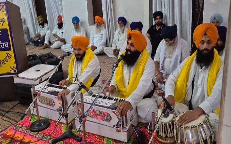 Paonta Sahib: गुरुद्वारा दड़ी में बड़ी श्रद्धा और धूमधाम से मनाया गया गुरु ग्रंथ साहिब का पहला प्रकाशपर्व