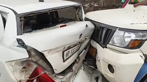 Himachal Crime News: बेकाबू कैंटर ने 3 गाड़ियों को मारी टक्कर! बुरी तरह क्षतिग्रस्त, ड्राइवर जख्मी Himachal Crime News: बेकाबू कैंटर ने 3 गाड़ियों को मारी टक्कर! बुरी तरह क्षतिग्रस्त, ड्राइवर जख्मी