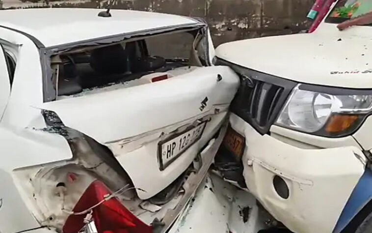 Himachal Crime News: बेकाबू कैंटर ने 3 गाड़ियों को मारी टक्कर! बुरी तरह क्षतिग्रस्त, ड्राइवर जख्मी