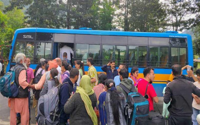 Himachal News Alert: 24 घंटे में भरमौर से 1166 श्रद्धालु सुरक्षित निकाले! चंबा लाए तीन शव Himachal News Alert: 24 घंटे में भरमौर से 1166 श्रद्धालु सुरक्षित निकाले! चंबा लाए तीन शव