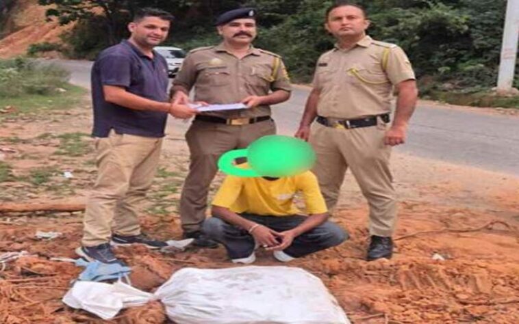 Paonta Sahib: पांवटा में पकड़ी 13.175 किलोग्राम भुक्की! पुलिस ने सप्लाई करने से पहले दबोचा तस्कर Paonta Sahib: पांवटा में पकड़ी 13.175 किलोग्राम भुक्की! पुलिस ने सप्लाई करने से पहले दबोचा तस्कर