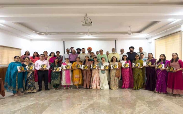 Paonta Sahib: शिक्षक दिवस पर द स्कॉलर्स होम स्कूल में नवाजे 15 श्रेष्ठ शिक्षक Paonta Sahib: शिक्षक दिवस पर द स्कॉलर्स होम स्कूल में नवाजे 15 श्रेष्ठ शिक्षक