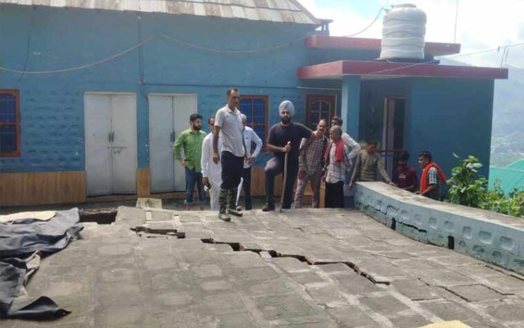 HP News: बारिश से प्रभावित 28 परिवारों को किराए के आवासों में किया शिफ्ट! 96 लोगों को राहत शिविरों में दिया आश्रय HP News: बारिश से प्रभावित 28 परिवारों को किराए के आवासों में किया शिफ्ट! 96 लोगों को राहत शिविरों में दिया आश्रय