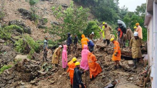 Landslide In Himachal: भूस्खलन से मलबे में दबे 6 लोग! अभी तक नहीं लगा सुराग, रेस्क्यू लगातार जारी Landslide In Himachal: भूस्खलन से मलबे में दबे 6 लोग! अभी तक नहीं लगा सुराग, रेस्क्यू लगातार जारी