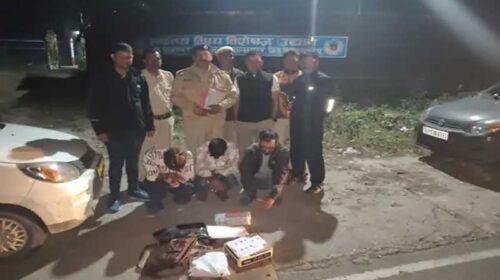 Himachal Crime News: हिमाचल में पकड़ी चरस की बड़ी खेप! गाड़ी सवार तीन युवक अरेस्ट Himachal Crime News: हिमाचल में पकड़ी चरस की बड़ी खेप! गाड़ी सवार तीन युवक अरेस्ट