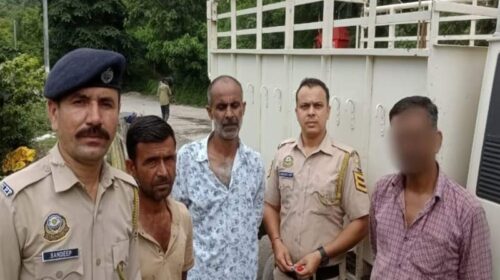 Sirmour News: पिकअप में नशे की तस्करी करते पकड़ा व्यक्ति! चिट्टे सहित दो इंसुलिन सिरिंज बरामद Sirmour News: पिकअप में नशे की तस्करी करते पकड़ा व्यक्ति! चिट्टे सहित दो इंसुलिन सिरिंज बरामद