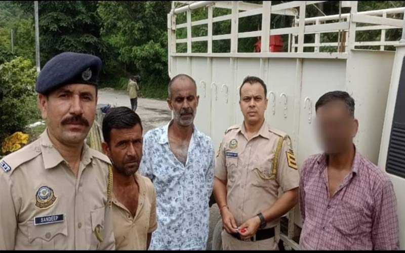 Sirmour News: पिकअप में नशे की तस्करी करते पकड़ा व्यक्ति! चिट्टे सहित दो इंसुलिन सिरिंज बरामद