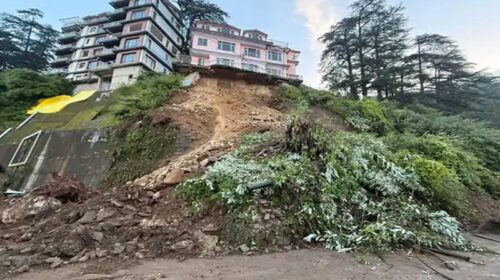 Himachal News Update: शिमला में तीन मंजिला मकान जमींदोज! भारी भूस्खलन से खतरे की जद में आया भवन Himachal News Update: शिमला में तीन मंजिला मकान जमींदोज! भारी भूस्खलन से खतरे की जद में आया भवन