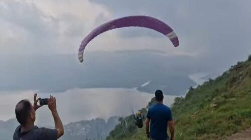Himachal Latest News: दो माह बाद फिर शुरू हुई एयरोस्पोर्ट्स और वॉटर स्पोर्ट्स गतिविधियां Himachal Latest News: दो माह बाद फिर शुरू हुई एयरोस्पोर्ट्स और वॉटर स्पोर्ट्स गतिविधियां