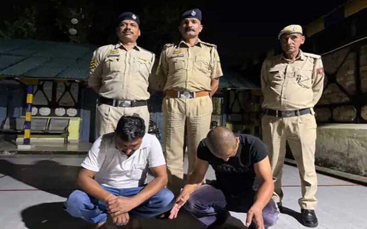 Himachal Crime News: कोर्ट में पेशी के बाद हार से बौखलाए आरोपी! वकील पर किया हमला, गाड़ी से कुचलने की कोशिश.. Himachal Crime News: कोर्ट में पेशी के बाद हार से बौखलाए आरोपी! वकील पर किया हमला, गाड़ी से कुचलने की कोशिश..