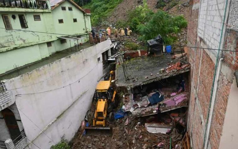Himachal Latest News: एनएच पर आया पूरा पहाड़! मलबे में दबे 6 लोगों की तलाश में रेस्क्यू अभियान जारी Himachal Latest News: एनएच पर आया पूरा पहाड़! मलबे में दबे 6 लोगों की तलाश में रेस्क्यू अभियान जारी